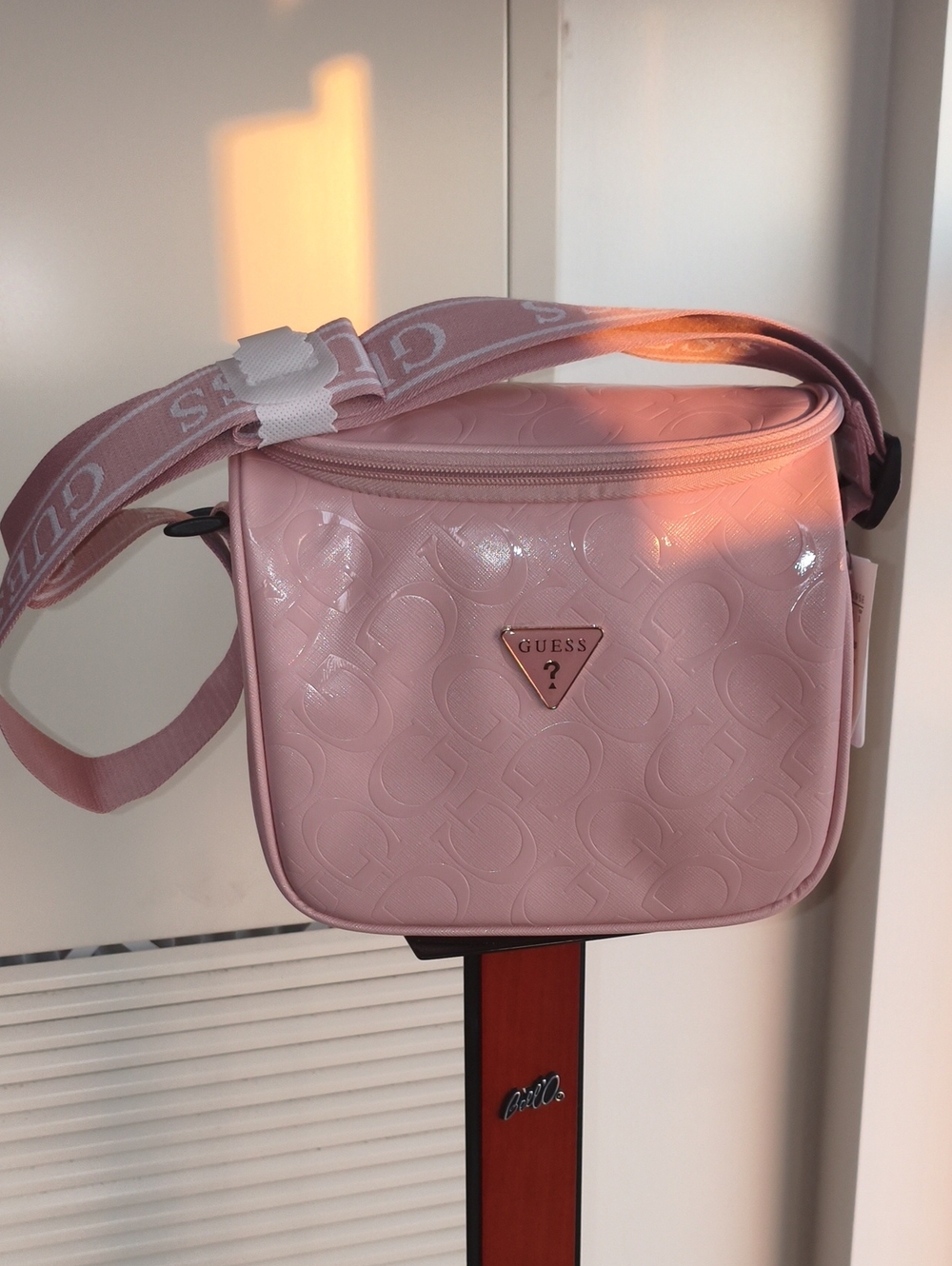 NWT 🩷 GUESS Light Pink Patent Logo Crossbody Insulated Lunch Bag